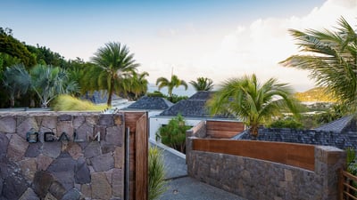 Outdoors: Beautiful garden around the property. Private parking at the entrance. 