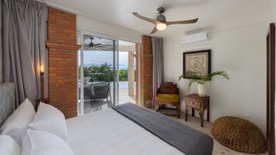Luxury Villa Photo #40