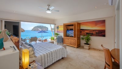 Luxury Villa Photo #30