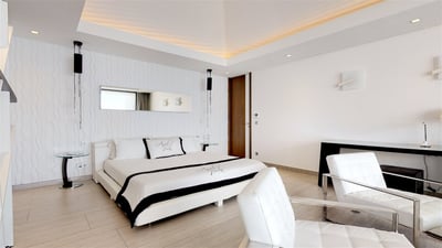Bedroom 4: King size bed, air conditioning, HD TV with Dish Network, Apple TV, Sonos surro
