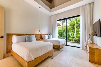 Luxury Villa Photo #17