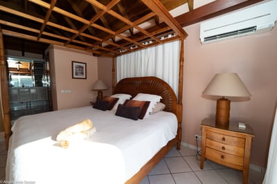 Luxury Villa Photo #16