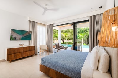 Luxury Villa Photo #18