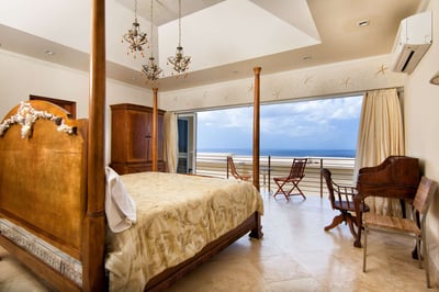 Luxury Villa Photo #15