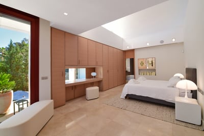 Luxury Villa Photo #26