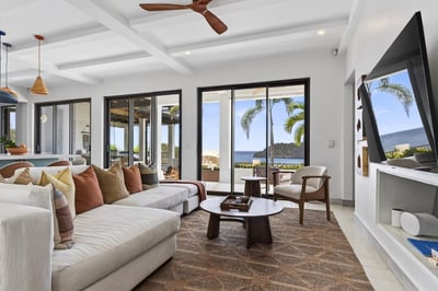 Luxury Villa Photo #22