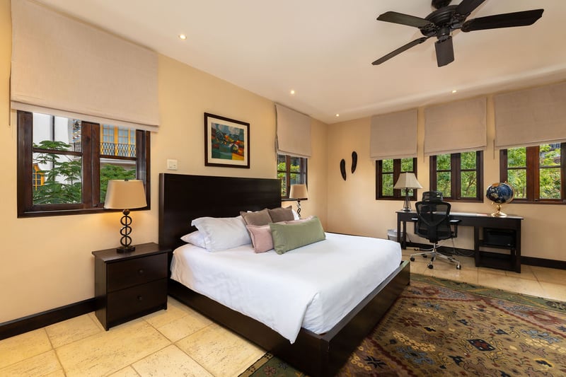 38 Avenida la Antigua