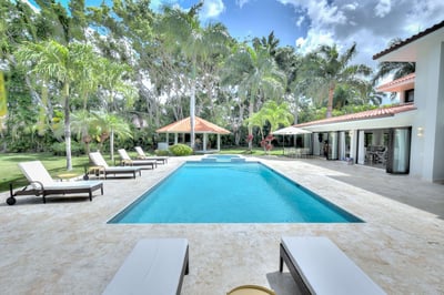 Luxury Villa Photo #2