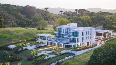 Luxury Villa Photo #2