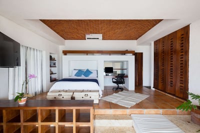 Luxury Villa Photo #25