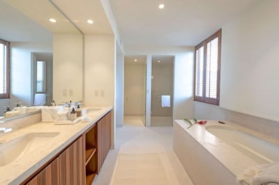 Luxury Villa Photo #24