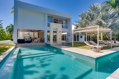 Luxury Villa Photo #3