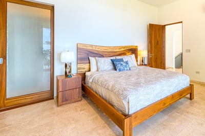 Luxury Villa Photo #24
