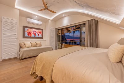 Luxury Villa Photo #30