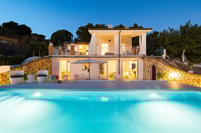 Luxury Villa Photo #22