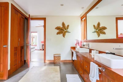 Luxury Villa Photo #38