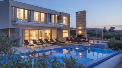Luxury Villa Photo #6
