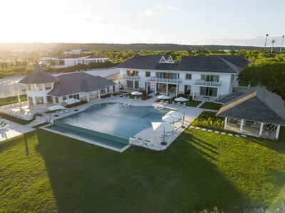 Luxury Villa Photo #4