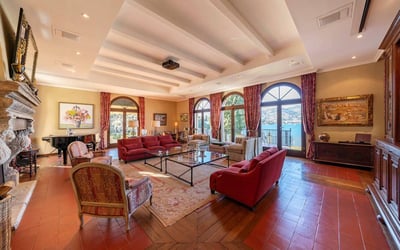 Luxury Villa Photo #17