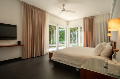 Luxury Villa Photo #38