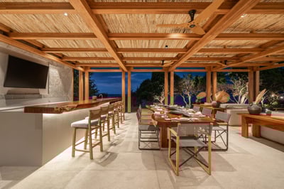 Luxury Villa Photo #16