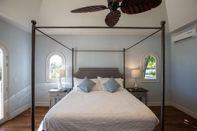 Luxury Villa Photo #18