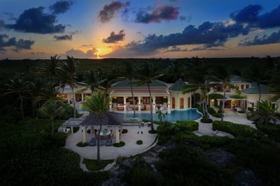 Luxury Villa Photo #3