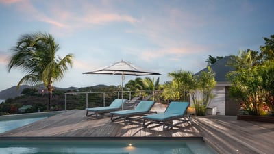 BLUE SWAN Pool & Terrace