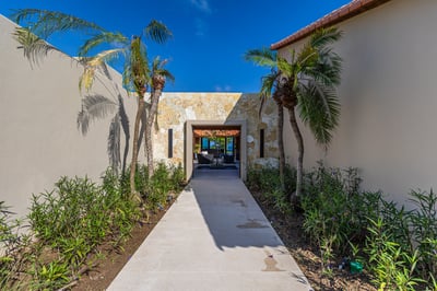 Luxury Villa Photo #26