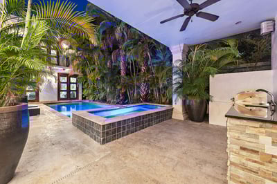 Luxury Villa Photo #11