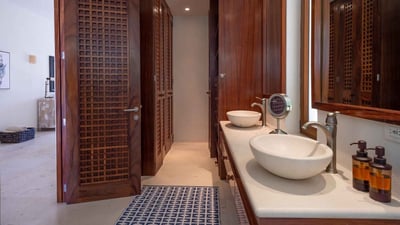 Luxury Villa Photo #37