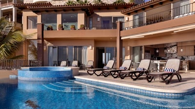 Luxury Villa Photo #3