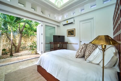 Luxury Villa Photo #26