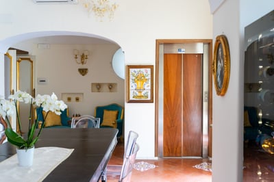 Luxury Villa Photo #15