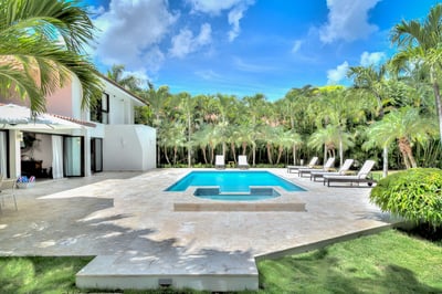 Luxury Villa Photo #3
