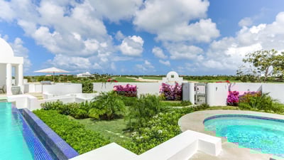 Luxury Villa Photo #6