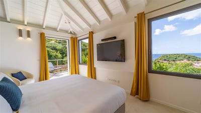 Bedroom 1: King size bed, air conditioning, HD-TV, safe, dressing room. En-suite bathroom, rain show
