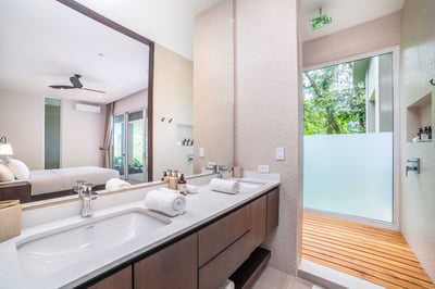 Luxury Villa Photo #35