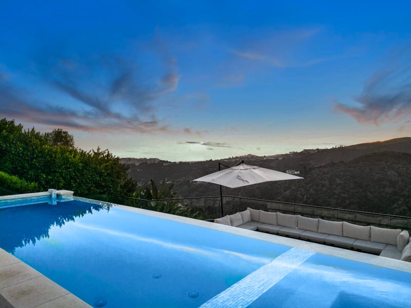 Linda Flora Modern Estate