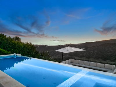 Luxury Villa Photo #6