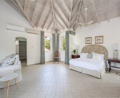 Luxury Villa Photo #30