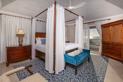 Luxury Villa Photo #13