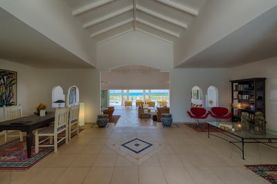 Luxury Villa Photo #17