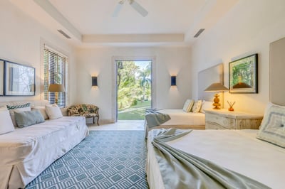 Luxury Villa Photo #35