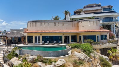 Luxury Villa Photo #2