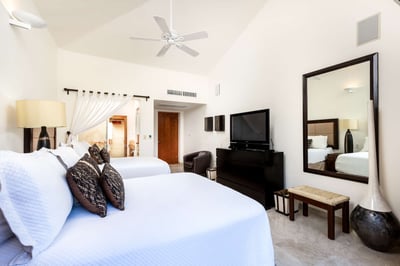 Luxury Villa Photo #31