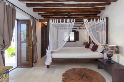 Luxury Villa Photo #40