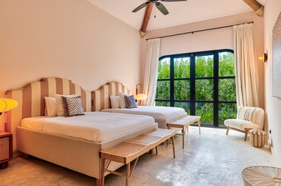 Luxury Villa Photo #36