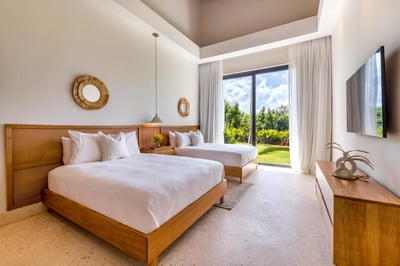 Luxury Villa Photo #18