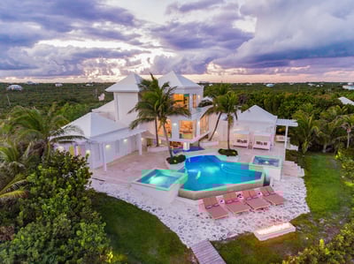 Luxury Villa Photo #16